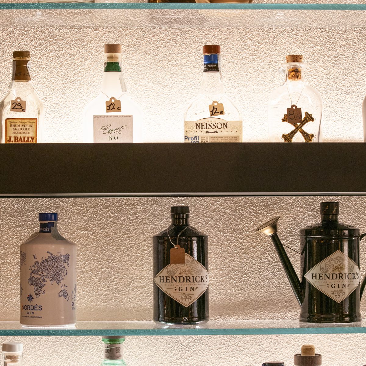 La selezione di gin e distillati del Caveau