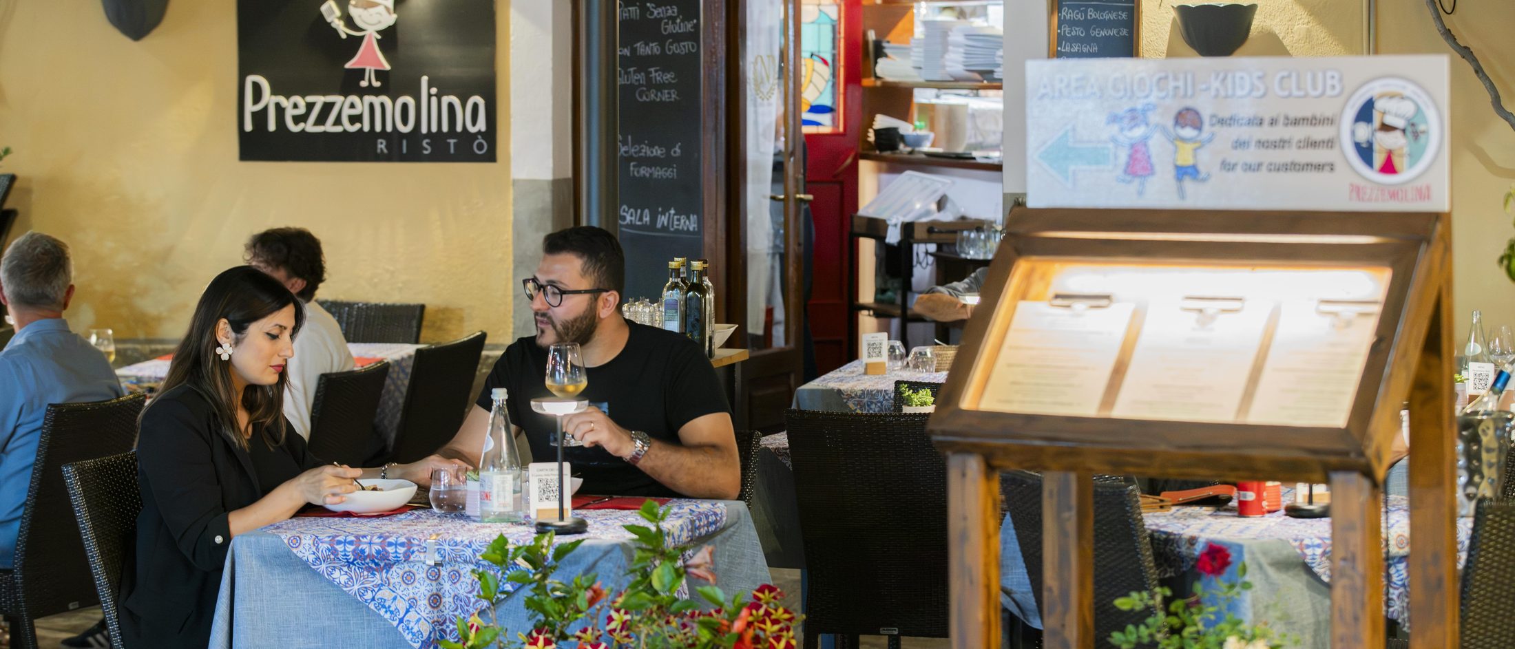 Il ristorante Prezzemolina nel centro storico di Porto Azzurro
